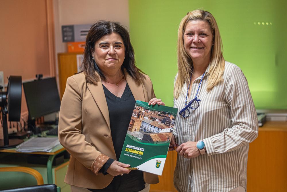 Imagen RENOVACIÓN DEL CONVENIO ENTRE EL AYUNTAMIENTO Y EL CRA DE ALTORRICÓN PARA EL USO DE LA PISCINA CLIMATIZADA