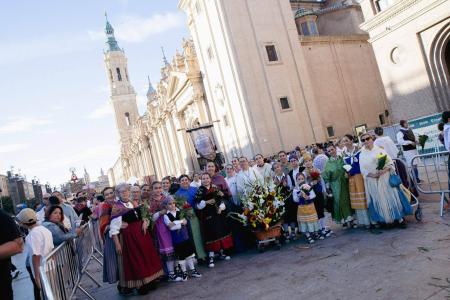 Imagen LA RONDALLA SAN BARTOLOMÉ PARTICIPA EN LA OFRENDA DE FLORES DEL PILAR